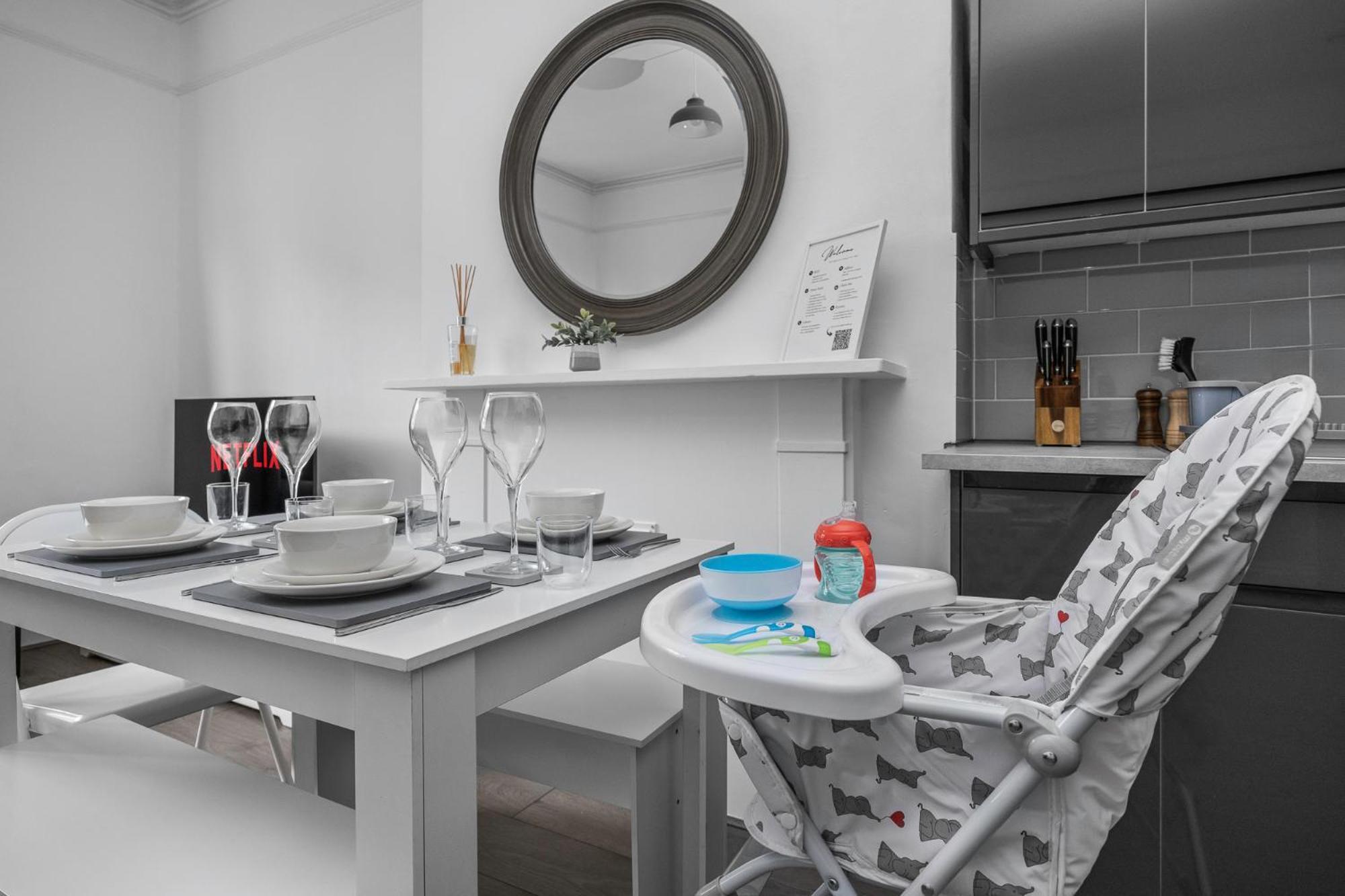 2 Bedroom Flat - With King Sized Beds, Netflix And Sky - Perfect For Contractors, Vacation Guests Or Those Relocating Brighton Exterior foto
