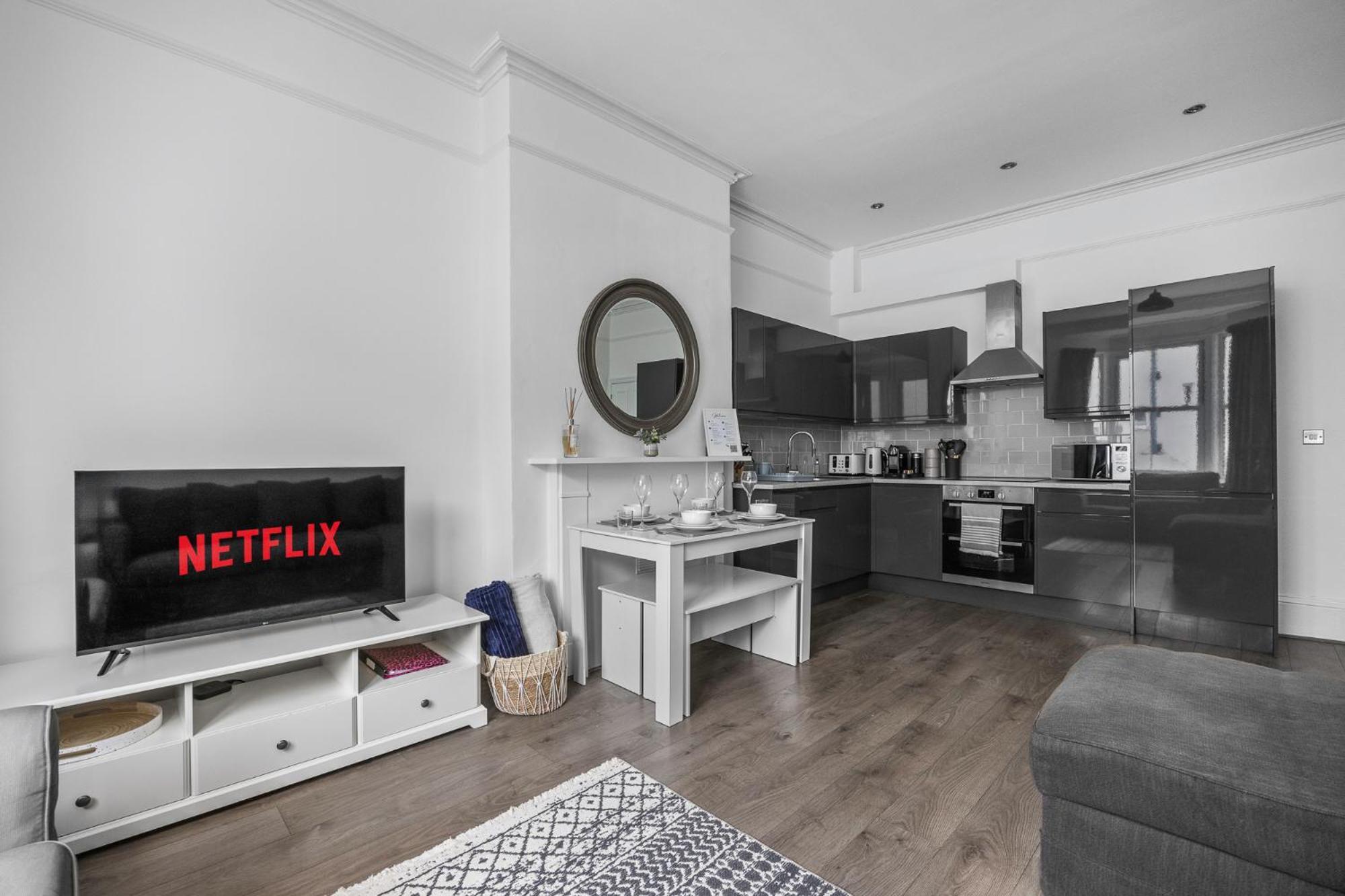 2 Bedroom Flat - With King Sized Beds, Netflix And Sky - Perfect For Contractors, Vacation Guests Or Those Relocating Brighton Exterior foto